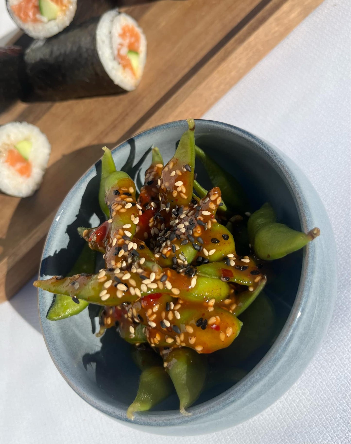 3. Edamame bønner med hjemmelavet spicy sauce