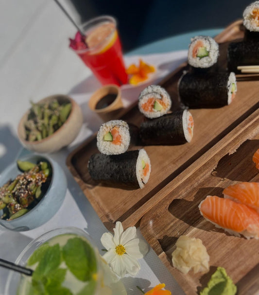 18. Sakana-roll + Edamame starter + lemonade