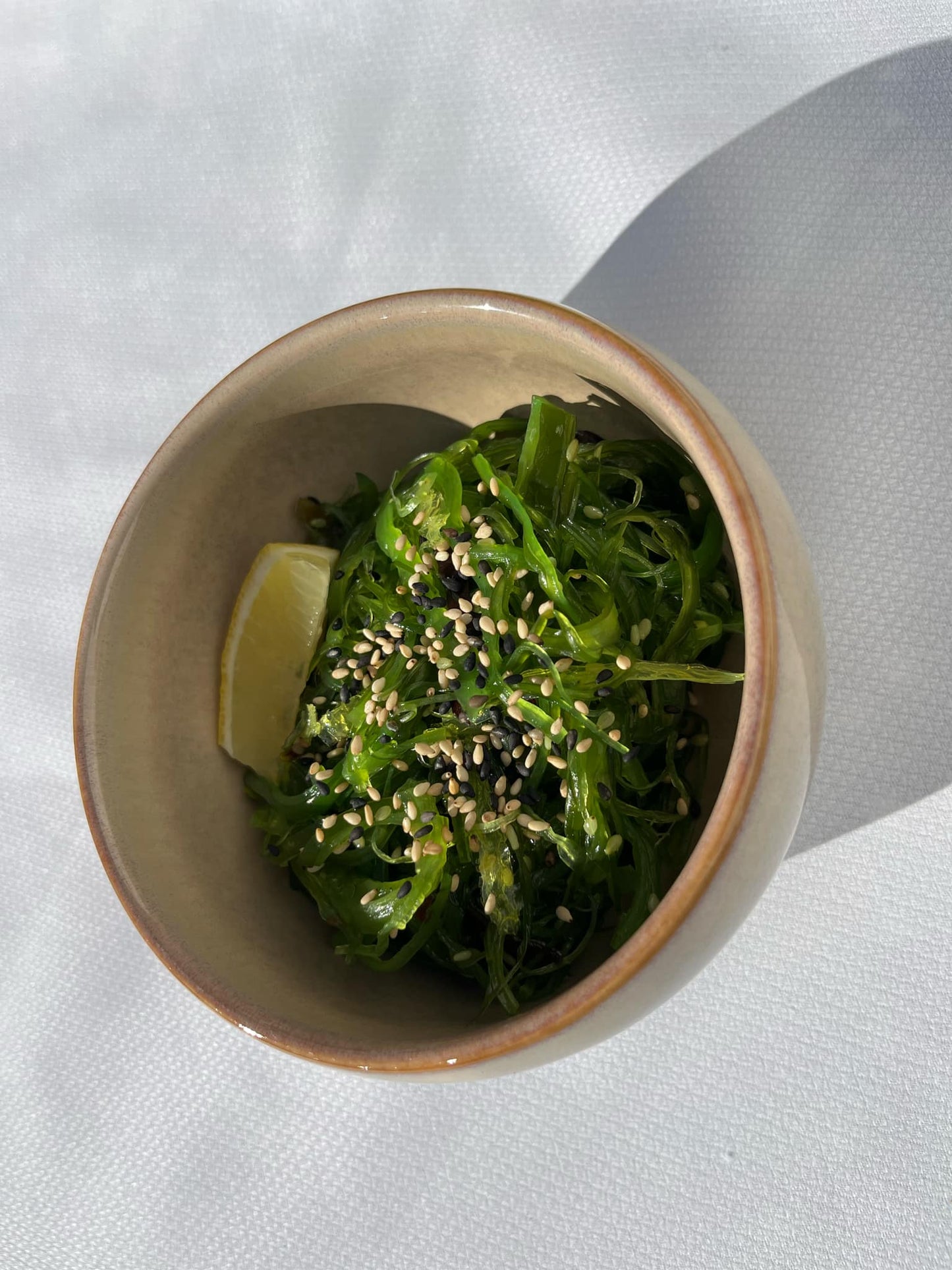 4. Wakame salat med mix sesam og citron